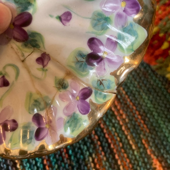 Repaired Vintage Purple and Green Floral Handled Plate - Picture 4 of 14